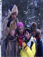 一个小孩三个帮